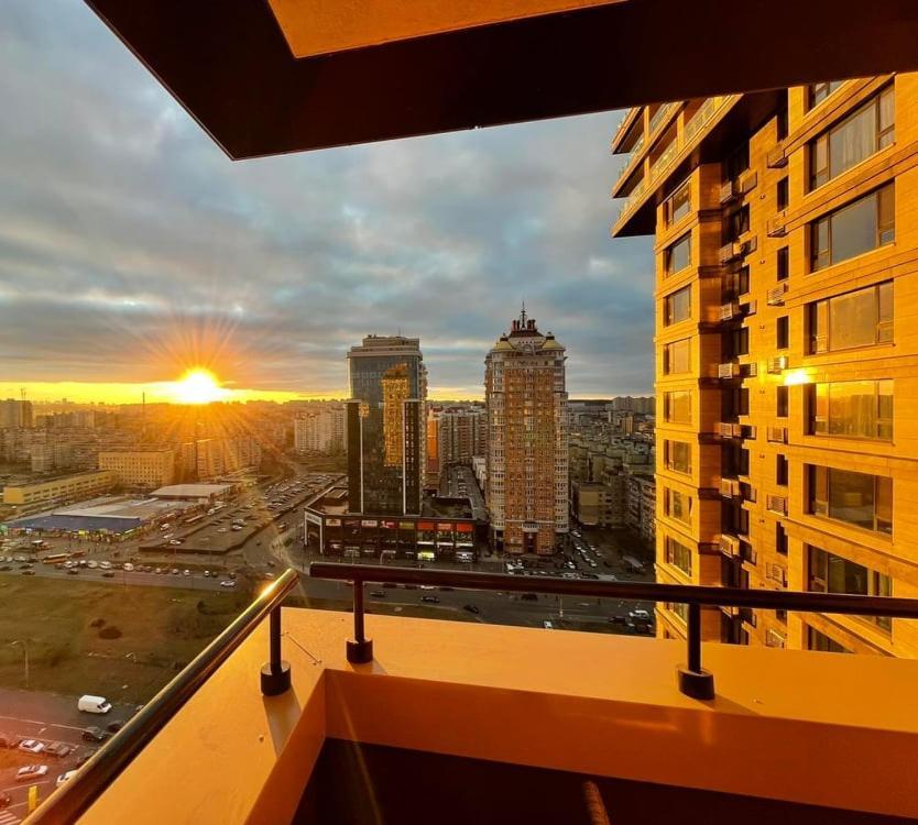 1 Room 60M2 Center Of Obolon Near River Side. 11 Floor 基輔 外观 照片